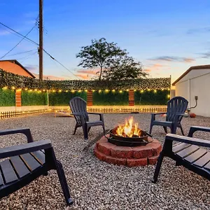 Retreat - With King Bed - 10 Min From Airp - Unit C , Phoenix United States