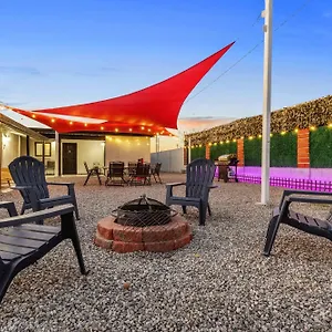 Retreat - 2 Bedroom With King-size Bed - 3 Smart Tvs - 10 Min From Airp - Unit A , Phoenix United States