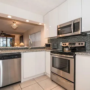 Luxury Shorewalk Water Front 2 Bedroom 2 Bathroom 3mins Img 5 Mins Bradenton Beach